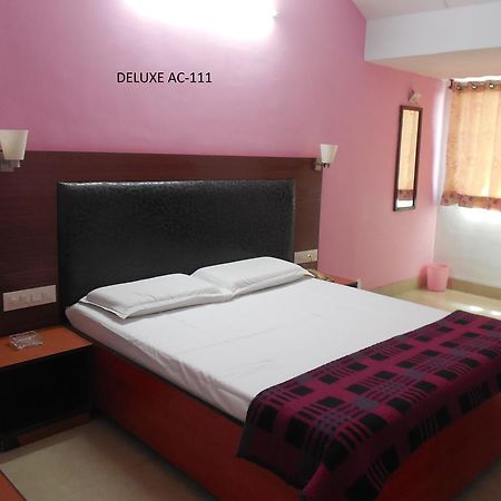 Hotel Silver Springs Ахмедабад Екстер'єр фото