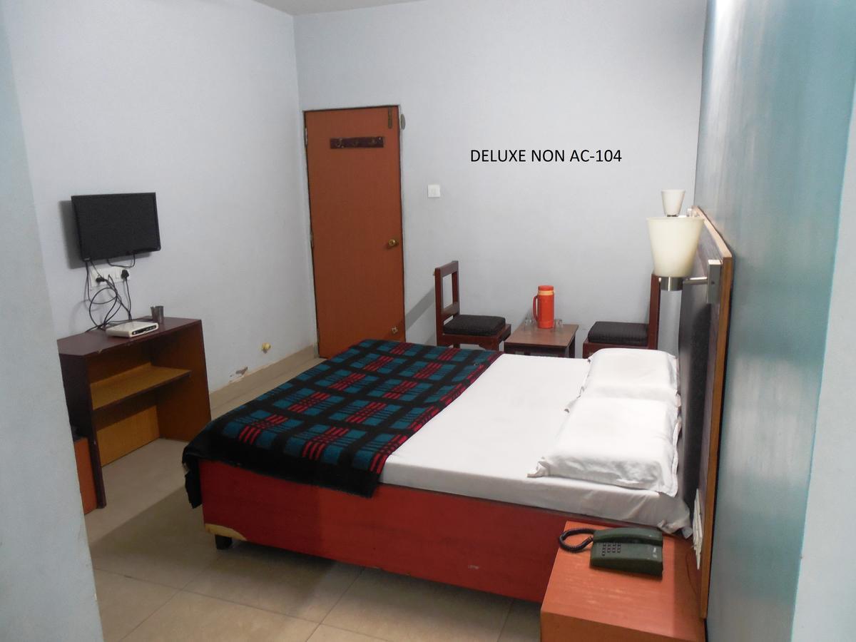 Hotel Silver Springs Ахмедабад Екстер'єр фото