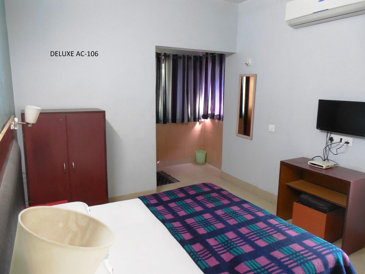 Hotel Silver Springs Ахмедабад Екстер'єр фото